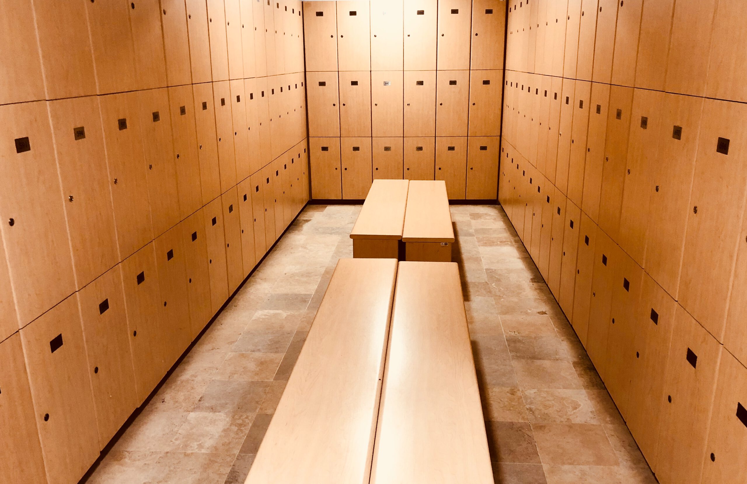 WOODEN OFFICE LOCKER VS STEEL LOCKER: THE ADVANTAGES OF WOOD